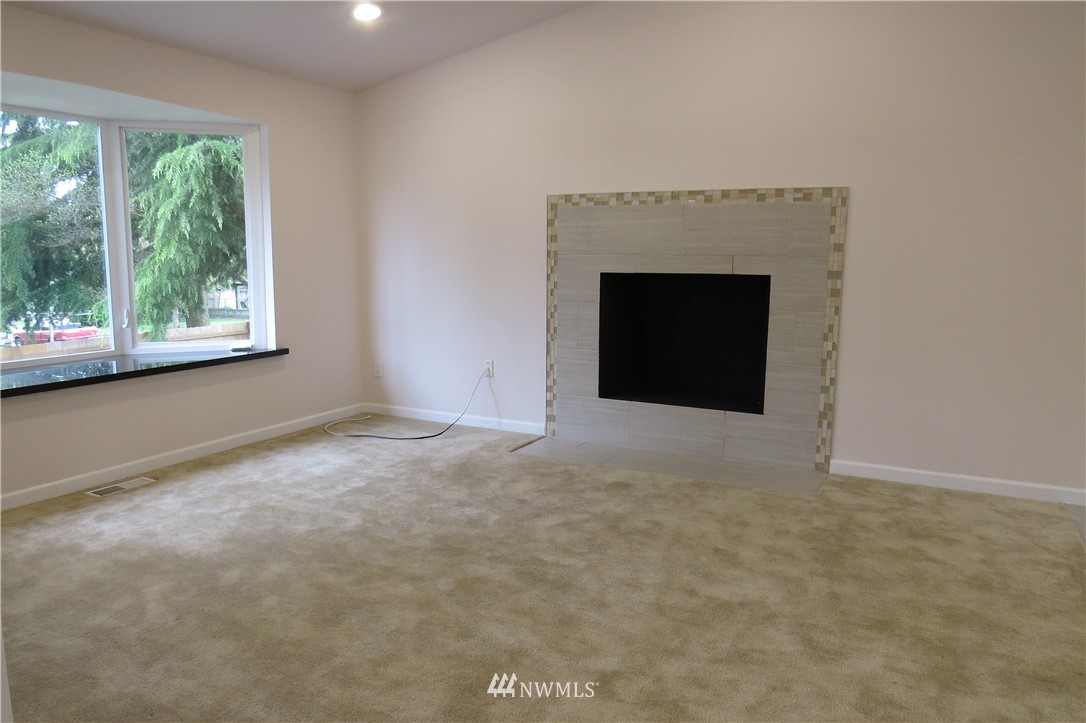 18656 129th Place Southeast Renton, WA 98058 - Photo 7 of 20 Gallery Image 7