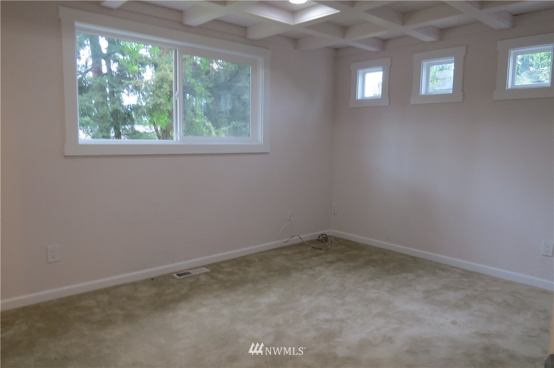 18656 129th Place Southeast Renton, WA 98058 - Photo 9 of 20 Gallery Image 9
