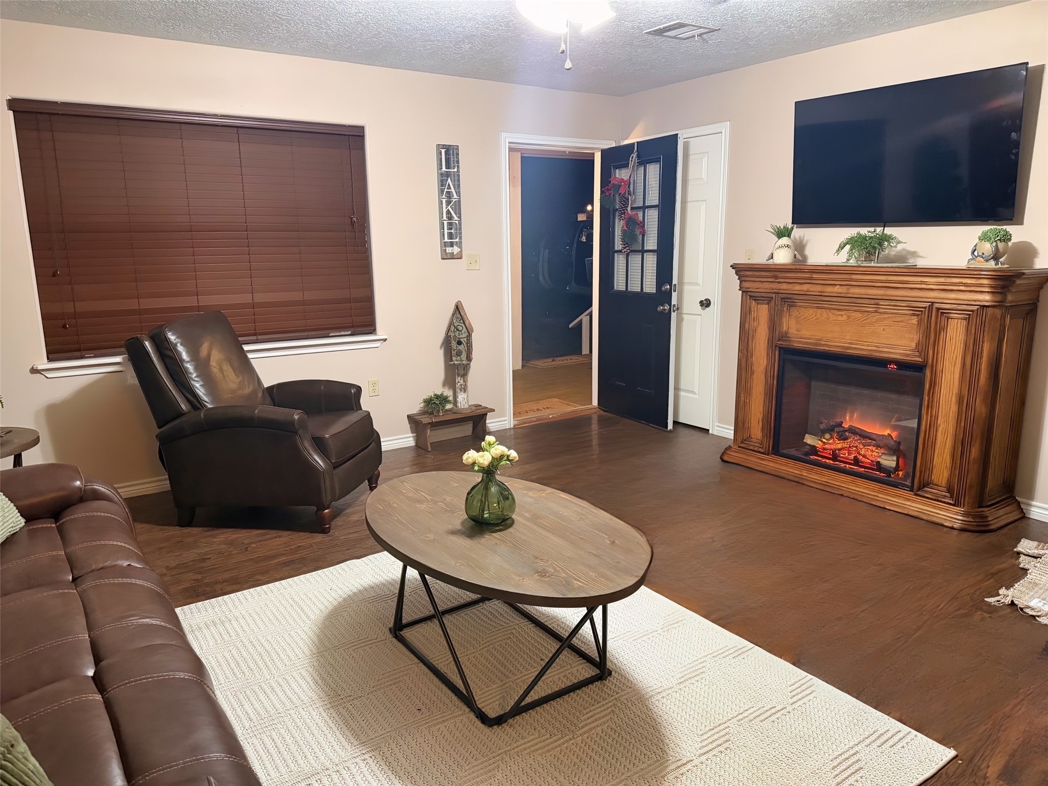 109 Teena Lane Livingston, TX 77351 - Photo 6 of 25 Electric fireplace, crackers and heats