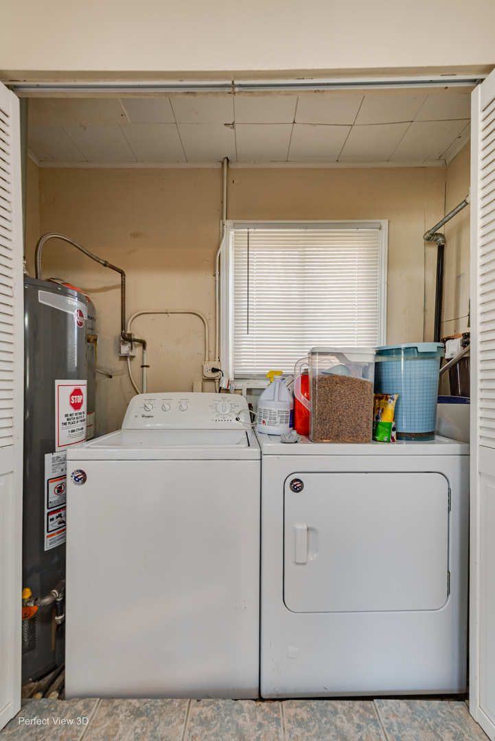 11248 193rd Street Mokena, IL 60448 - Photo 16 of 20 a utility room with dryer and washer