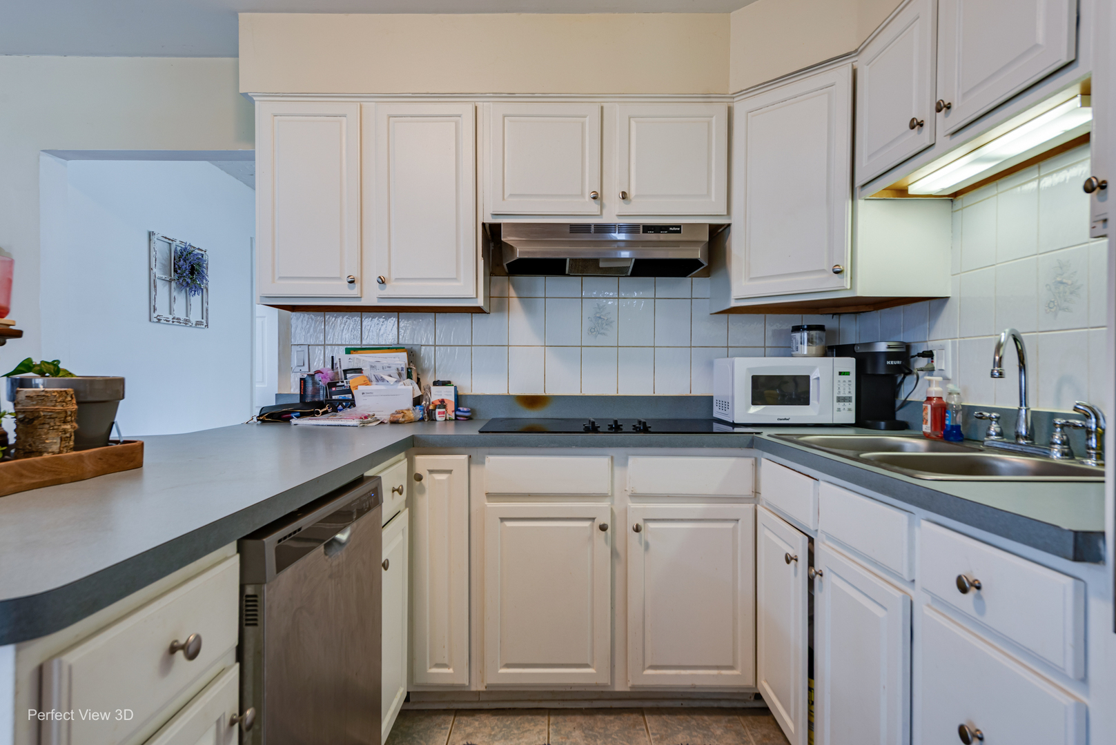 11248 193rd Street Mokena, IL 60448 - Photo 9 of 20 a kitchen with cabinets and white appliances