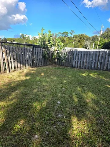 a view of a yard with a house