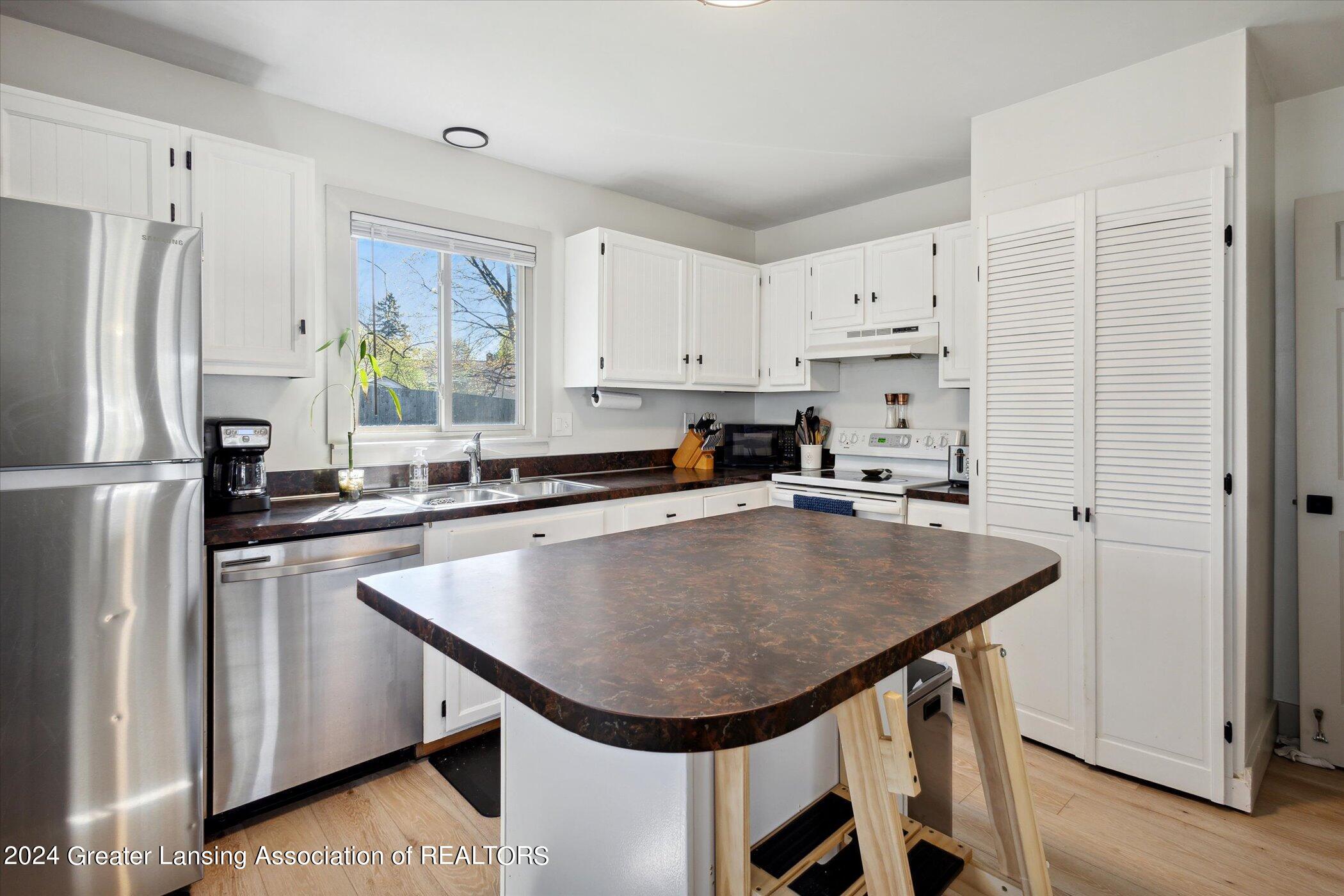 3033 Scarborough Road Lansing, MI 48910 - Photo 15 of 39 15-3033-Scarborough-Rd-Lansing-MI-48910-