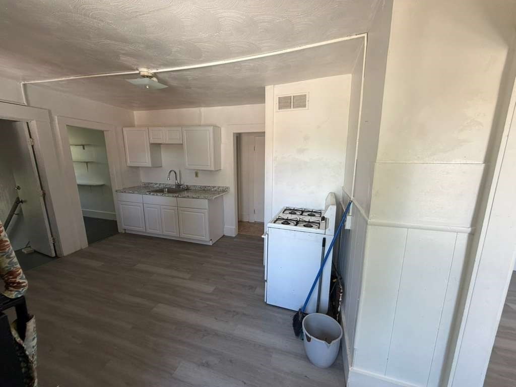18 Alderman Street, Unit 3 Springfield, MA 01108 - Photo 2 of 4