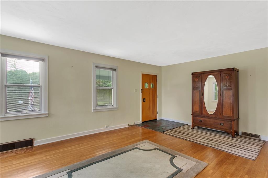 5314 Hardt Road Gibsonia, PA 15044 - Photo 4 of 23 Gallery Image 4