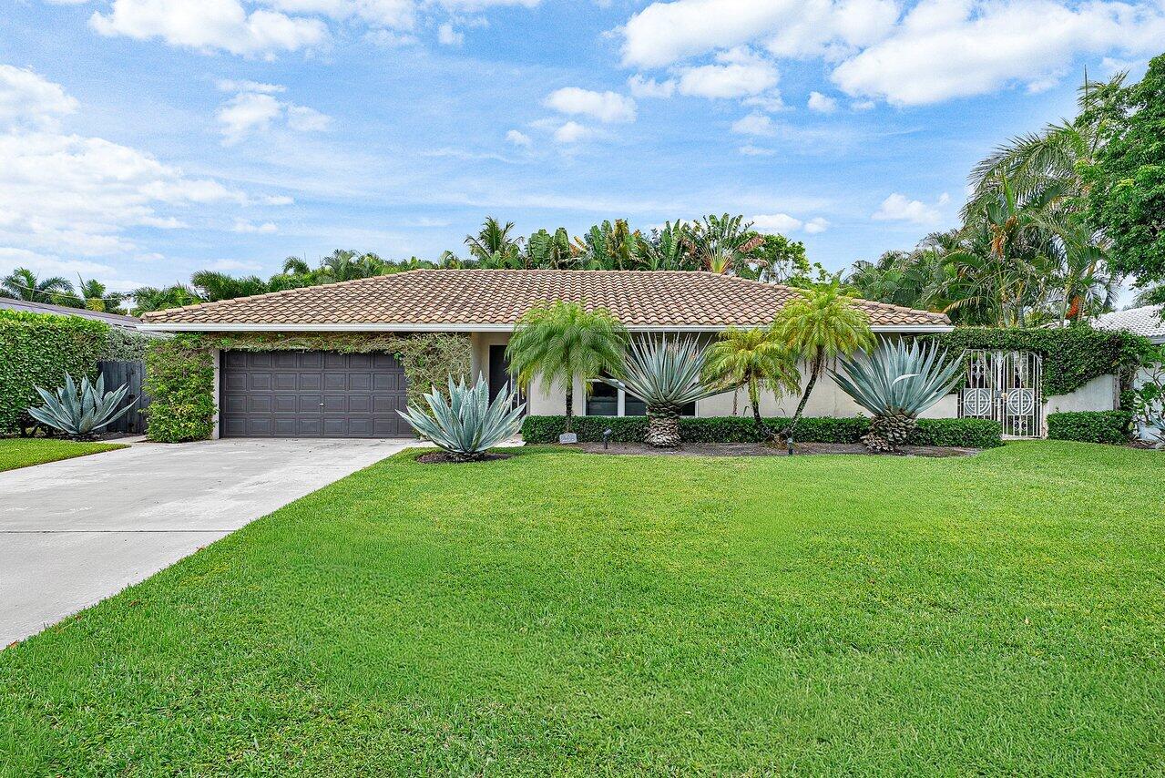 855 Berkley Street Boca Raton, FL 33487 - Photo 2 of 45 001-855BerkleyStreet-BocaRaton-FL-33487-