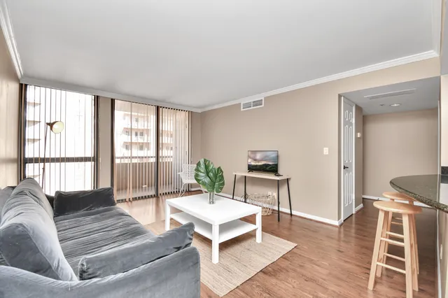 $1,600 | 3525 Sage Road, Unit 1314, Houston, TX 77056