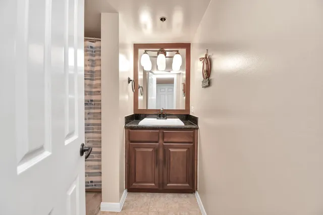 $1,600 | 3525 Sage Road, Unit 1314, Houston, TX 77056