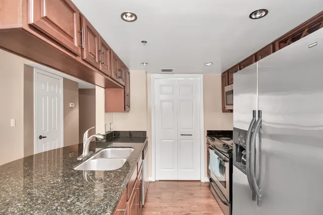 $1,600 | 3525 Sage Road, Unit 1314, Houston, TX 77056