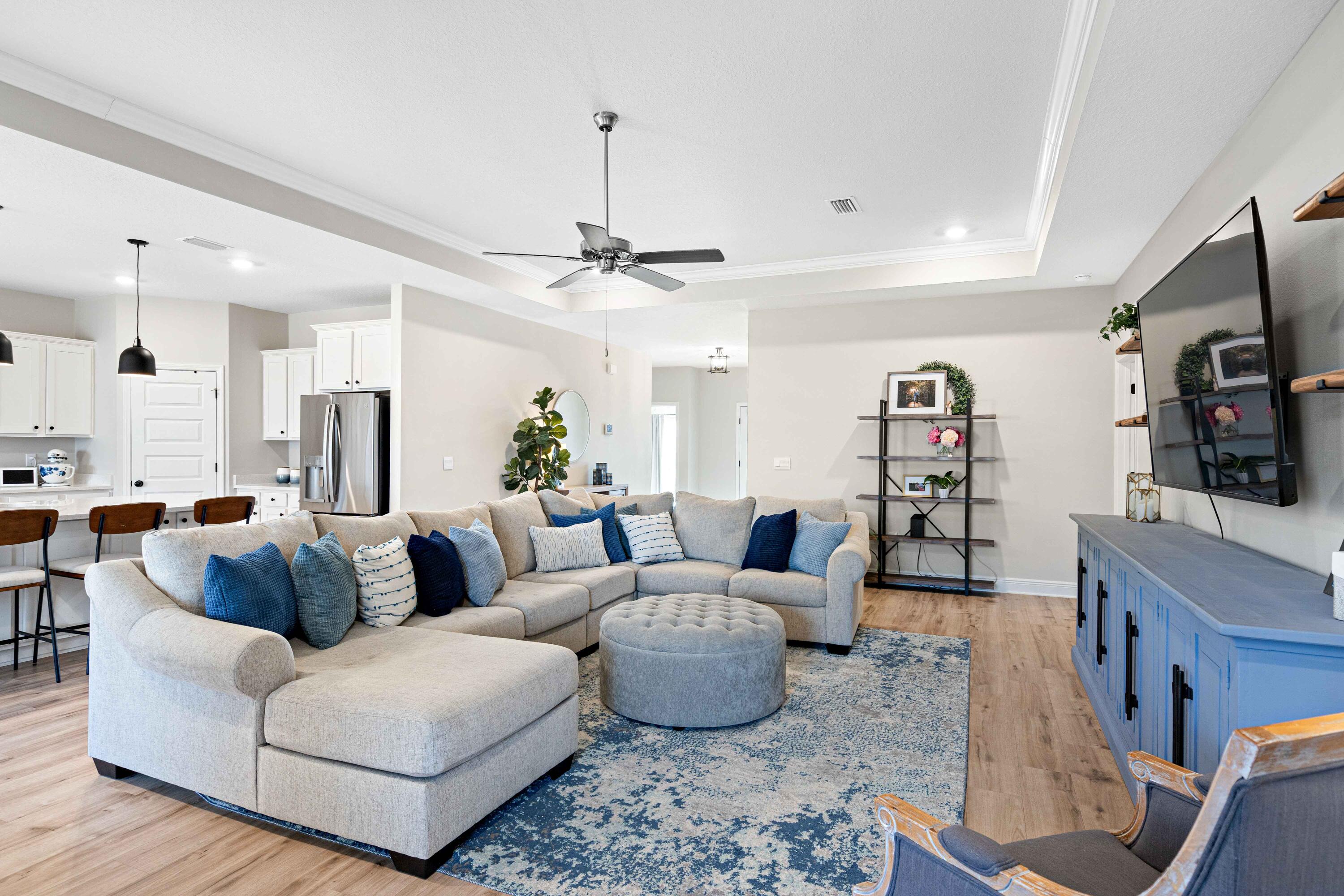 58 Siesta Circle Freeport, FL 32439 - Photo 11 of 45 a living room with furniture and a flat screen tv