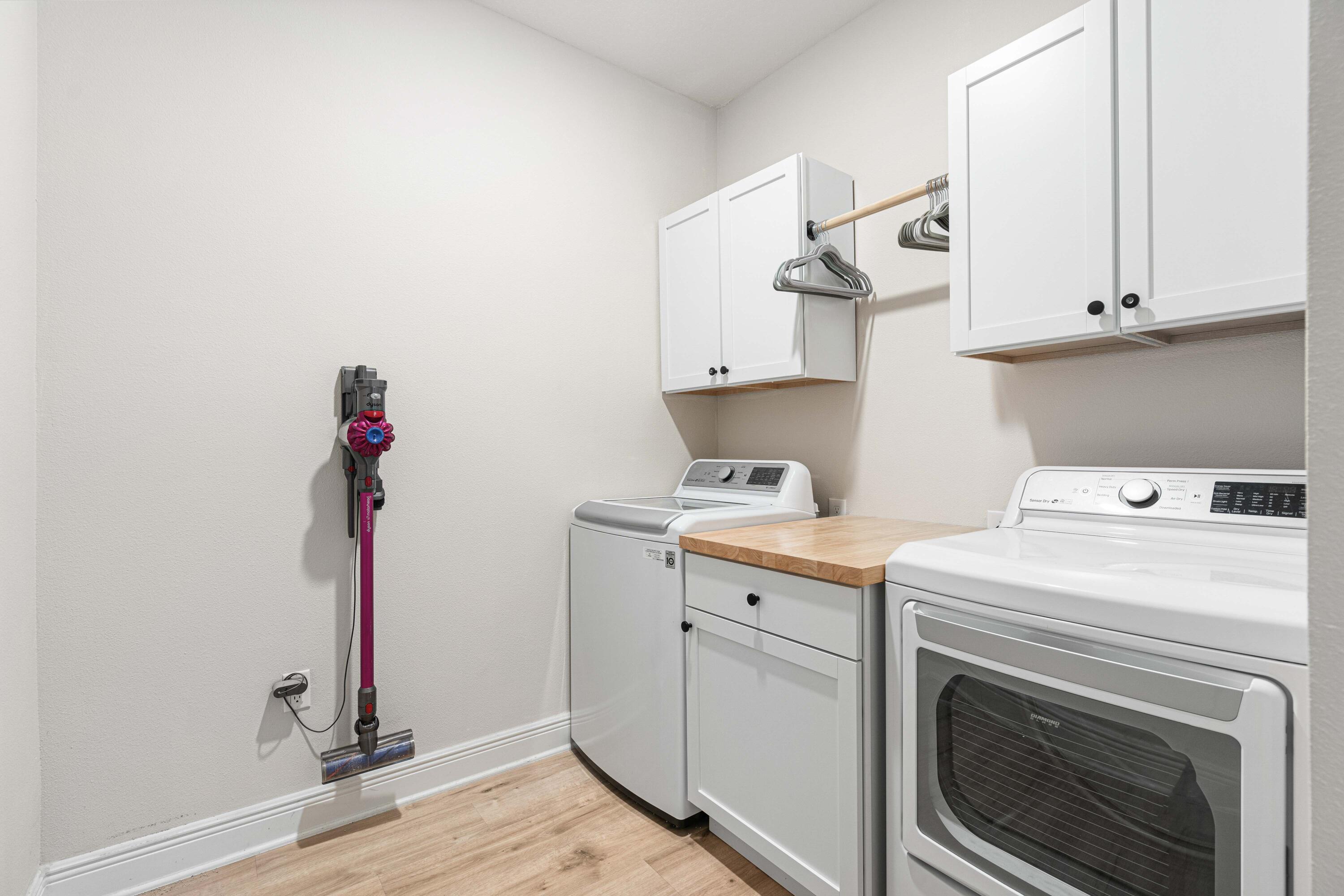 58 Siesta Circle Freeport, FL 32439 - Photo 17 of 40 a utility room with dryer and washer
