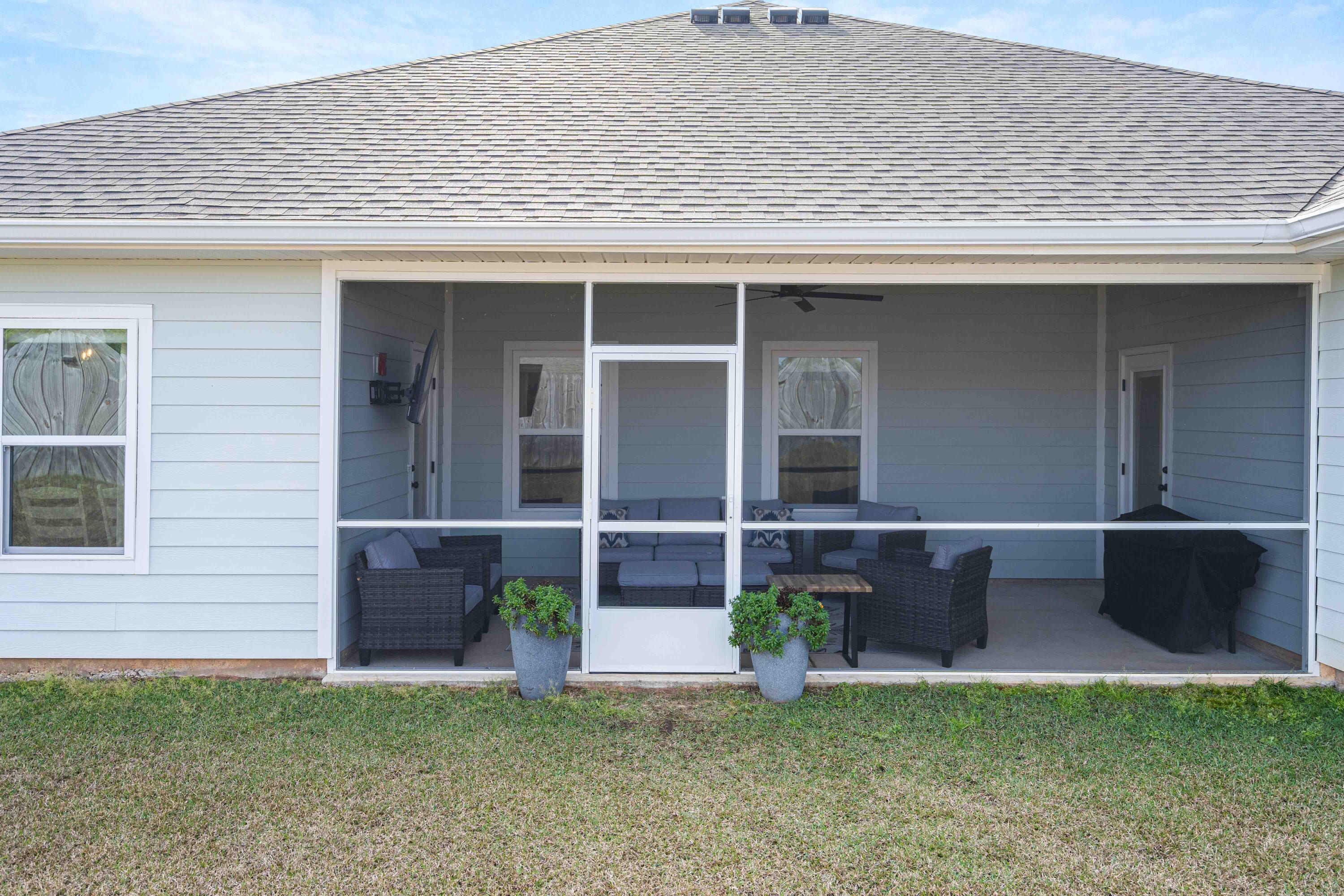 58 Siesta Circle Freeport, FL 32439 - Photo 37 of 40 a front view of a house with a yard