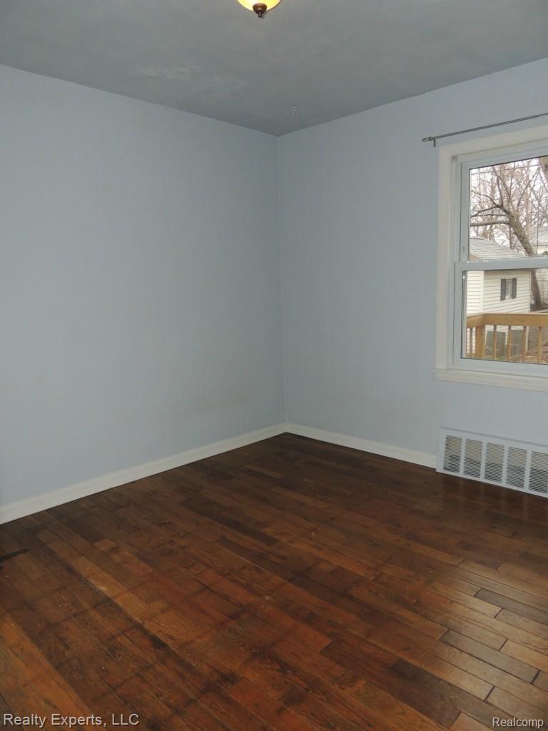 204 North Hewitt Road Ypsilanti, MI 48197 - Photo 9 of 19 BEDROOM 2