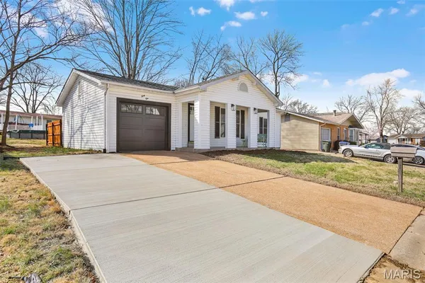$310,000 | 44 Kimberly Lane, St. Peters, MO 63376