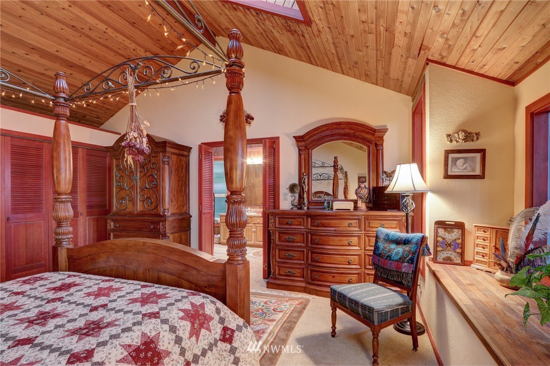 16755 Seminole Road Northeast Poulsbo, WA 98370 - Photo 15 of 25