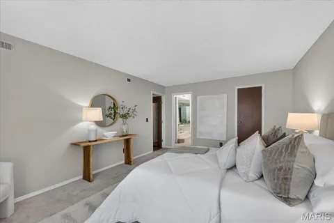 $249,900 | 564 Sarah Lane, Unit 104, St. Louis, MO 63141