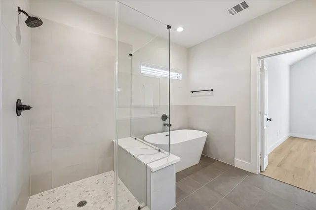 $397,500 | 3710 Creekmont Gardens Lane, Houston, TX 77091