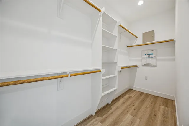 $397,500 | 3710 Creekmont Gardens Lane, Houston, TX 77091