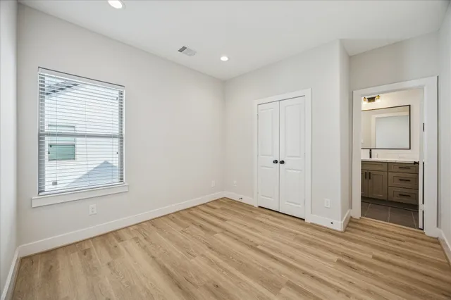 $397,500 | 3710 Creekmont Gardens Lane, Houston, TX 77091