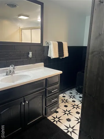 $445,000 | 2255 Lakeshore Drive, Cuba, MO 65453