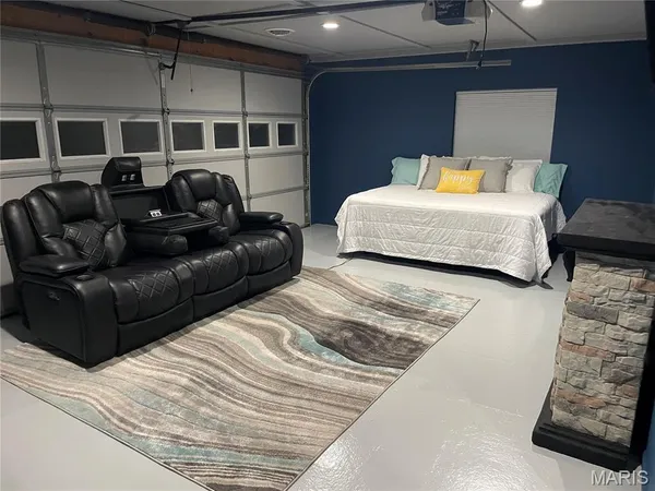 $468,000 | 2255 Lakeshore Drive, Cuba, MO 65453