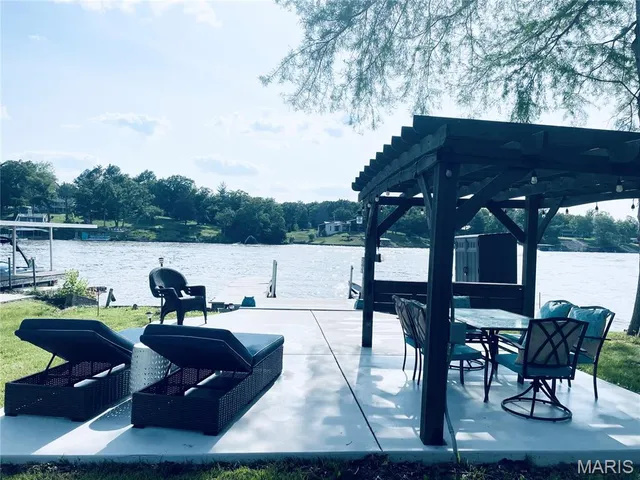 $445,000 | 2255 Lakeshore Drive, Cuba, MO 65453