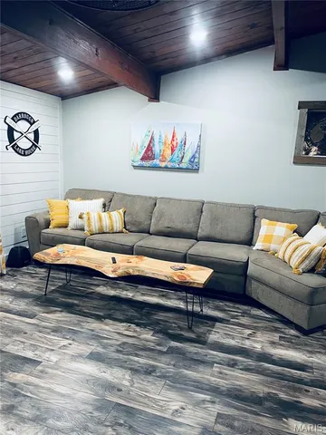 $445,000 | 2255 Lakeshore Drive, Cuba, MO 65453