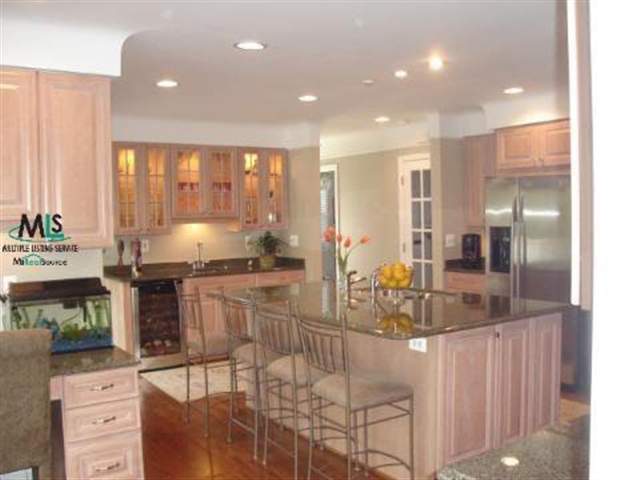 232 Stephens Road Grosse Pointe, MI 48236 - Photo 3 of 12 31040825-2.JPG
