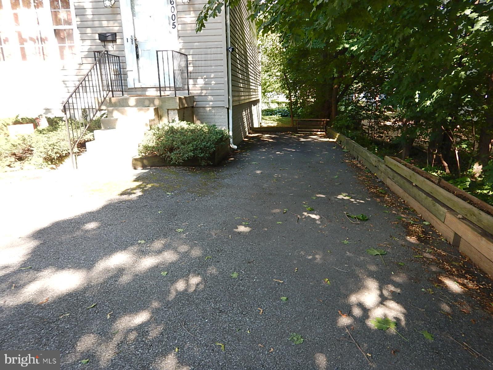 6005 York Road Baltimore, MD 21212 - Photo 27 of 31 Driveway parking