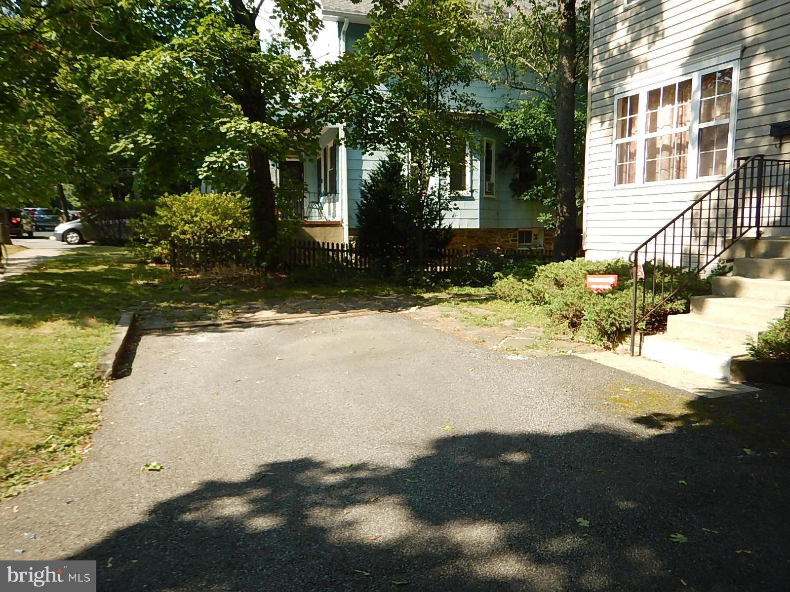 6005 York Road Baltimore, MD 21212 - Photo 28 of 31 Driveway parking
