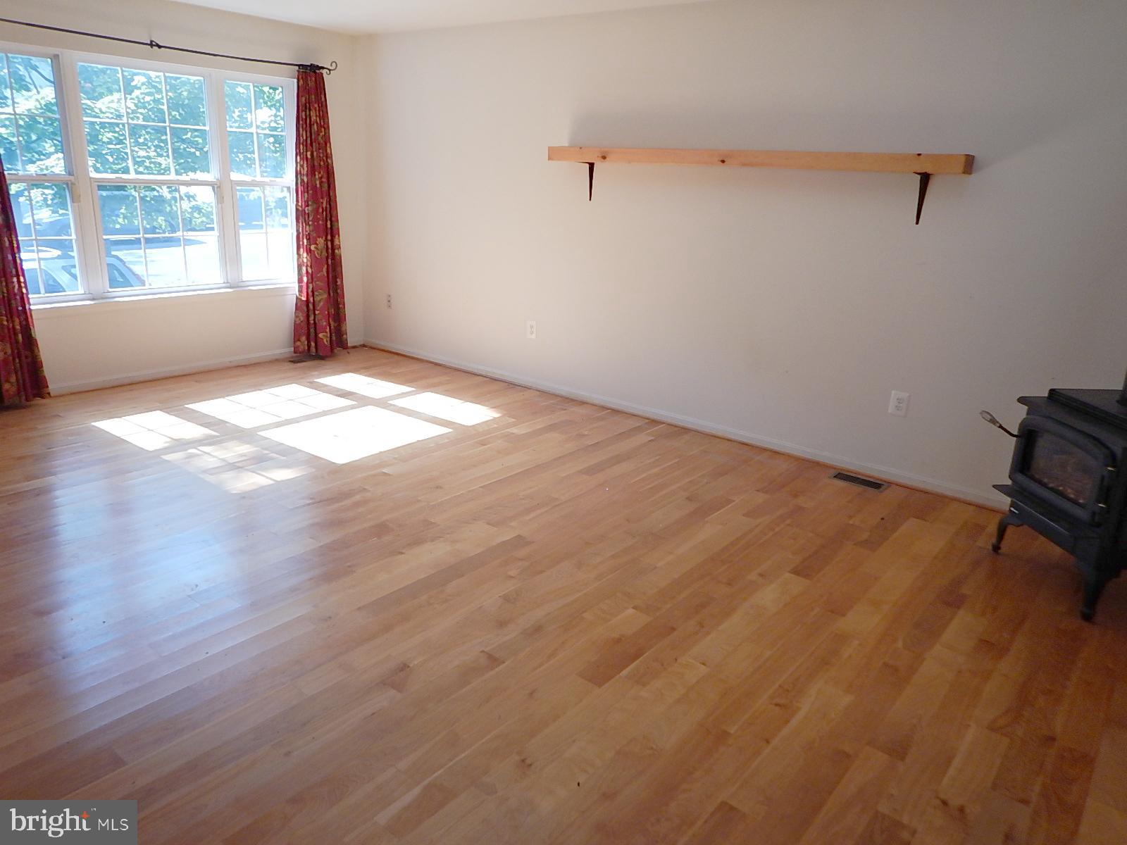 6005 York Road Baltimore, MD 21212 - Photo 10 of 31 Living Room view toward front of home
