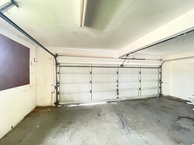 a view of yard with green space