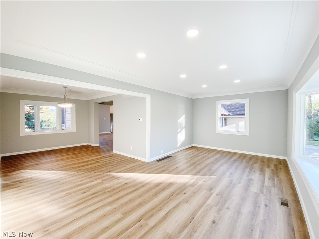 7655 Hoertz Road Cleveland, OH 44134 - Photo 8 of 23
