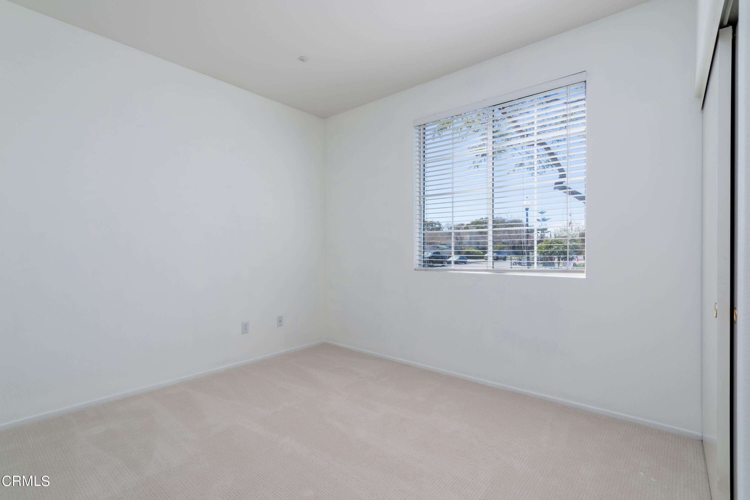 810 Rosalinda Drive Oxnard, CA 93030 - Photo 16 of 24 an empty room with a window