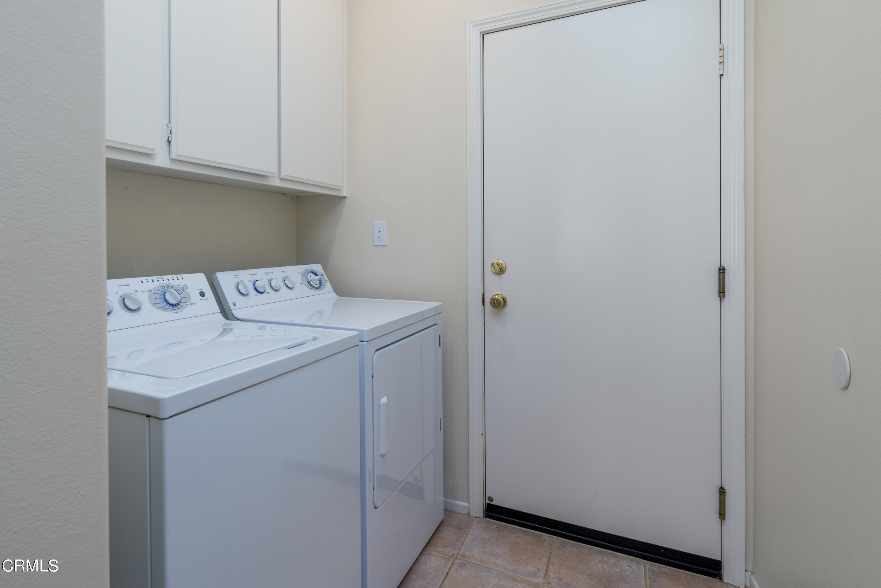 810 Rosalinda Drive Oxnard, CA 93030 - Photo 17 of 24 a utility room with dryer and washer