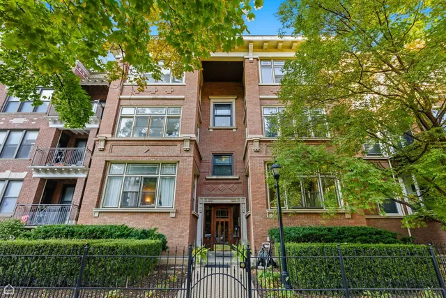 $359,000 | 5522 South Everett Avenue, Unit 3S, Chicago, IL 60637