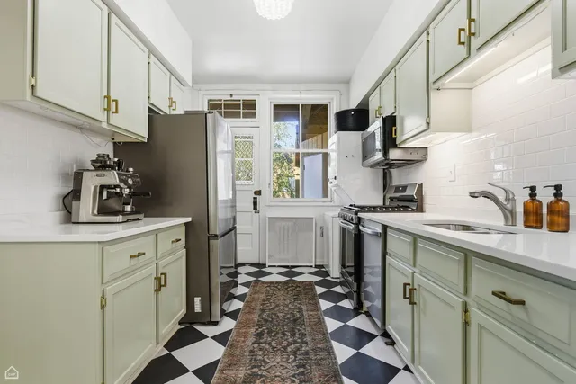 $359,000 | 5522 South Everett Avenue, Unit 3S, Chicago, IL 60637