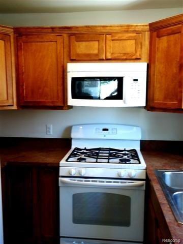 17960 Common Road Roseville, MI 48066 - Photo 4 of 9 4.jpg