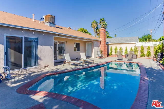 a room with lots of potted plants