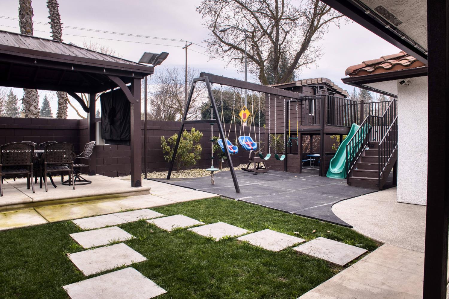 2520 Meadowrest Way Madera, CA 93637 - Photo 22 of 39 a view of a backyard with a patio