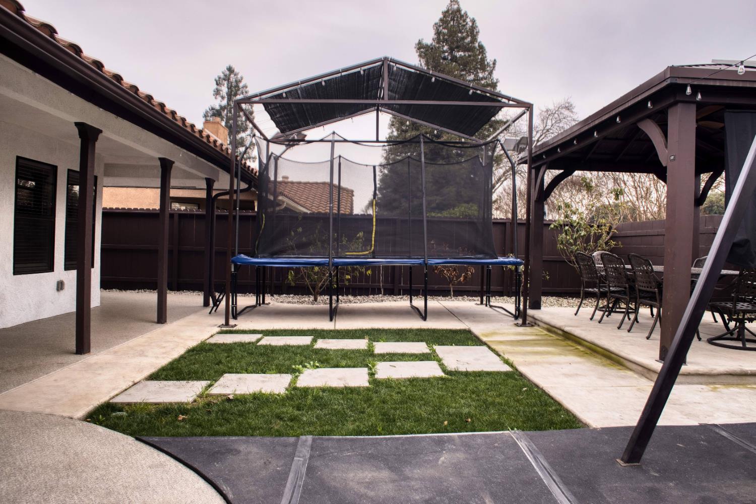 2520 Meadowrest Way Madera, CA 93637 - Photo 26 of 39 a view of a backyard with sitting area