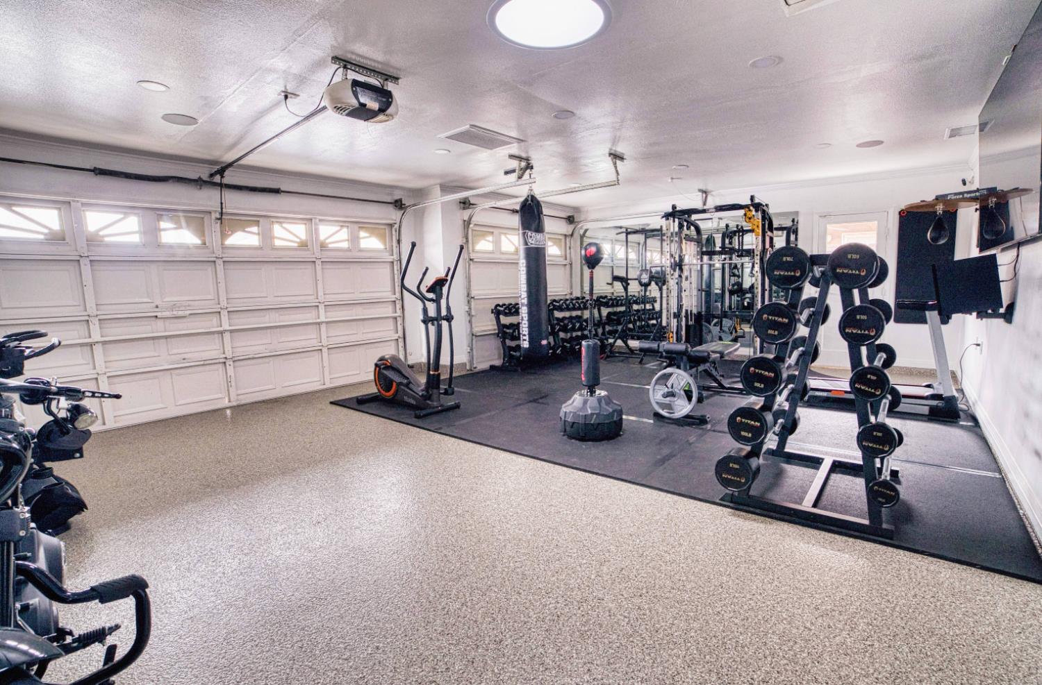 2520 Meadowrest Way Madera, CA 93637 - Photo 33 of 39 a view of a room with gym equipment