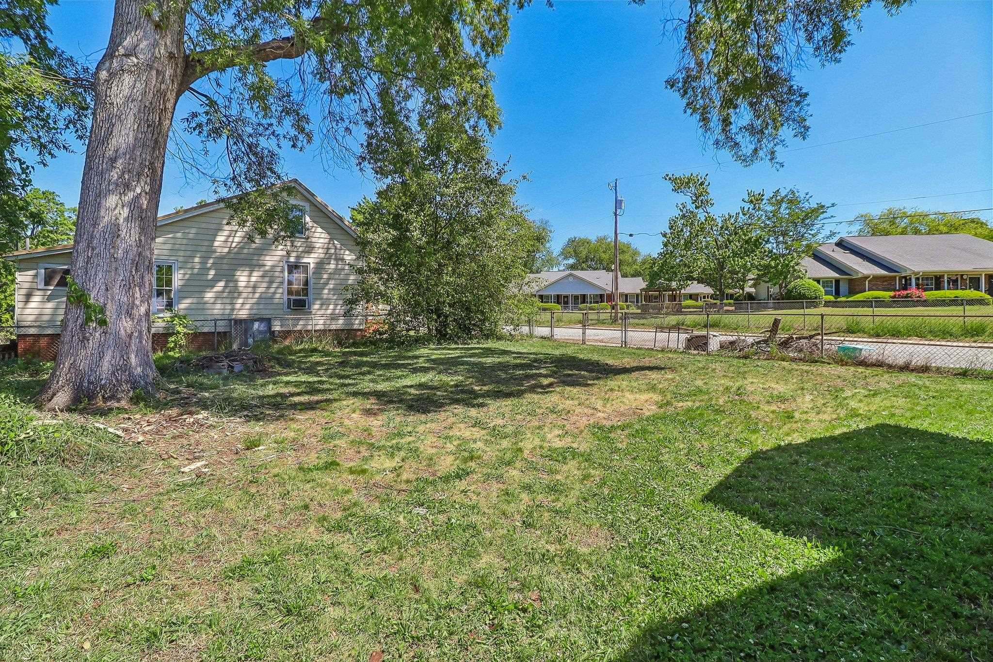 200 Jefferson Street Clinton, SC 29325 - Photo 3 of 25