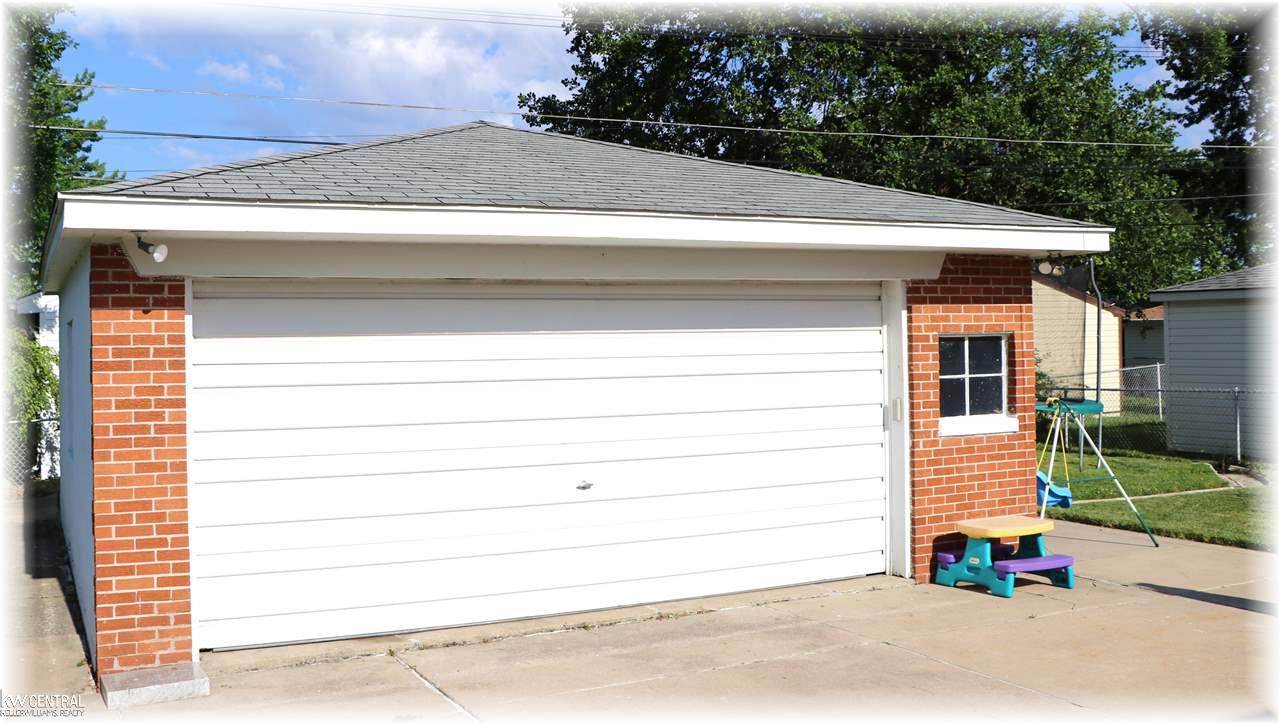 31505 Kelly Road Fraser, MI 48026 - Photo 36 of 40 31323913-35.JPG