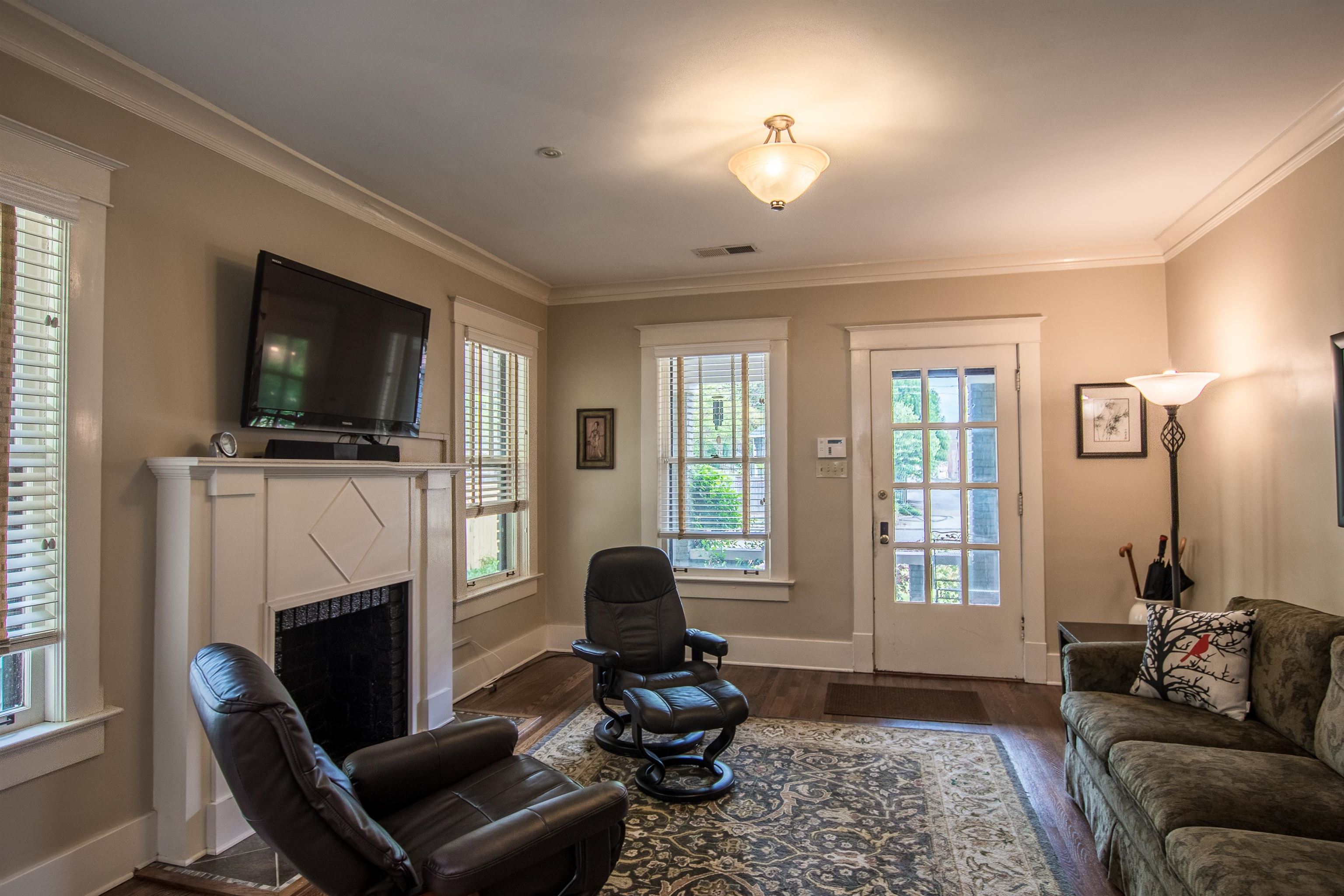 793 Rozelle Street Memphis, TN 38104 - Photo 2 of 23 Living room with lots of light