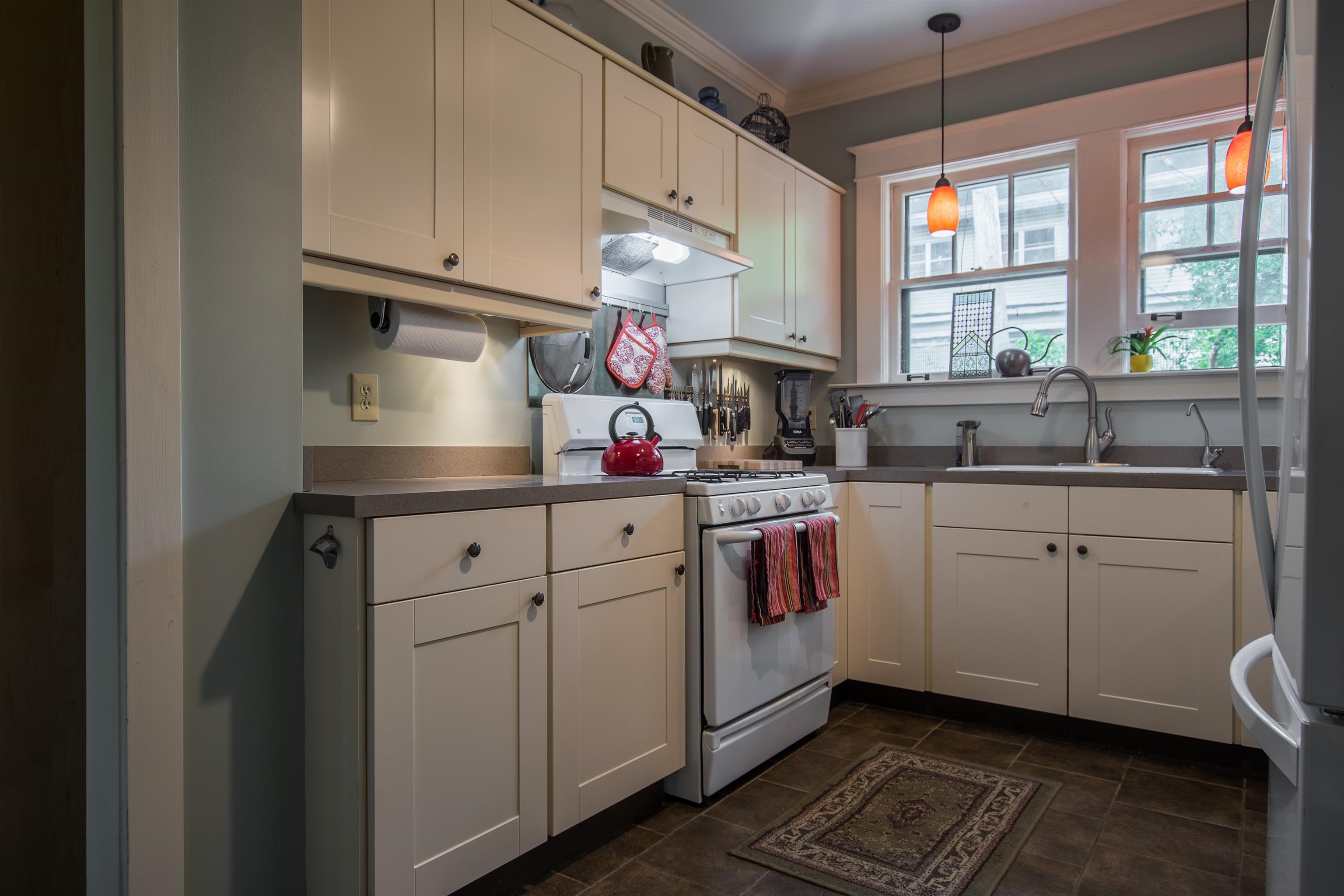 793 Rozelle Street Memphis, TN 38104 - Photo 8 of 23 Kitchen view showing tile floor