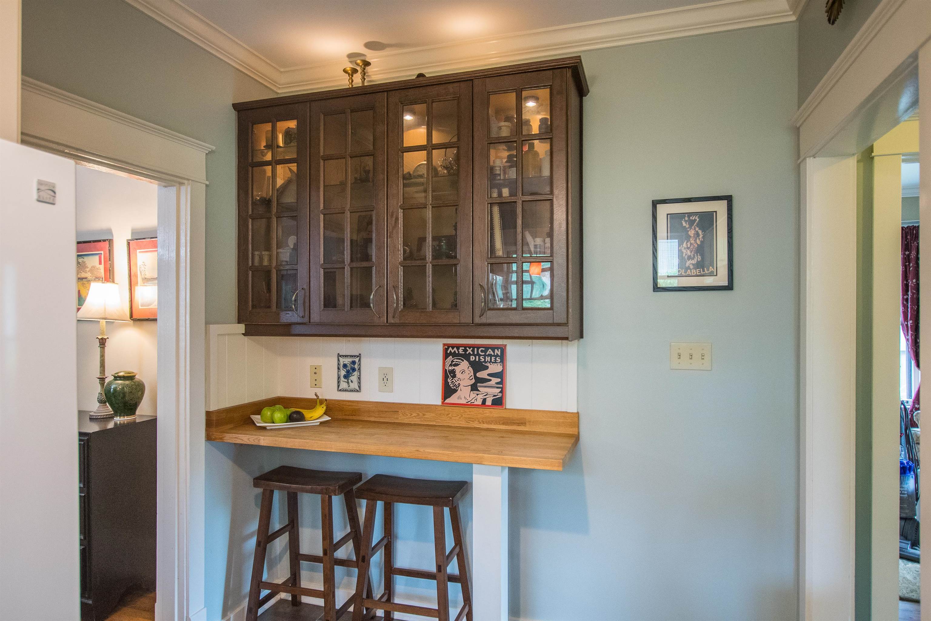 793 Rozelle Street Memphis, TN 38104 - Photo 9 of 23 Breakfast bar or serving space and extra glass front cabinets