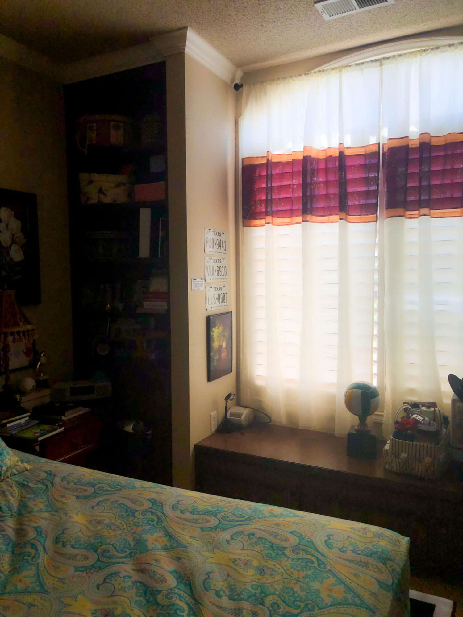 5502 156th Street Lubbock, TX 79424 - Photo 22 of 37 a bedroom with a bed and a window