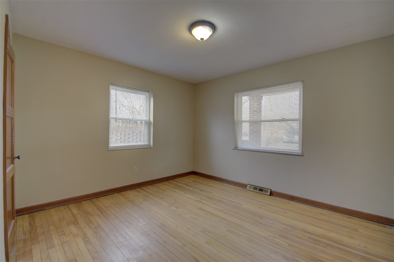 19 Howard Road Covington, KY 41011 - Photo 7 of 28