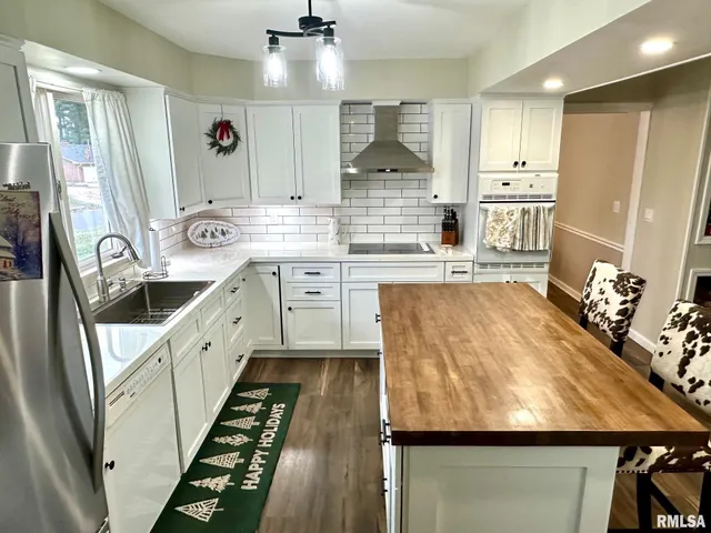 $299,900 | 5 Book Lane, Jacksonville, IL 62650